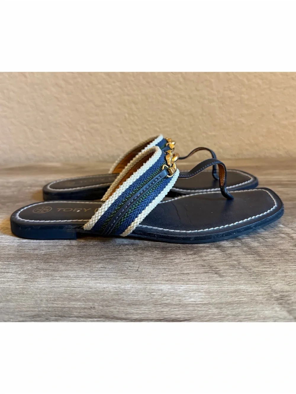 Tory Burch Jessa Thong Sandals in Navy gold-tone horse-link Womens Size 6